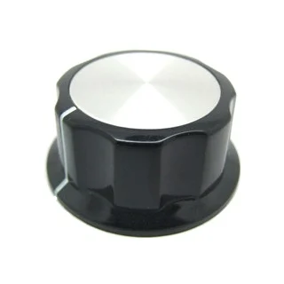 כפתור פלסטיק שחור עם מכסה אלומינים כסוף - 45MM MULTICOMP