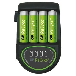 מטען חכם מהיר + 4 סוללות ReCyKo GP BATTERIES